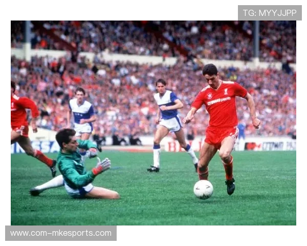 金砖足球巨星卡佩里基奇：从青涩球员到世界级顶尖射手的传奇之路